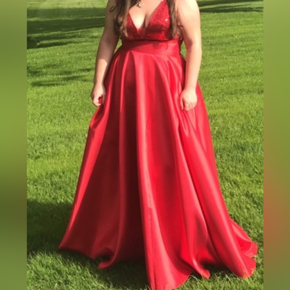 Red Dave & Johnny dress. Size 13/14